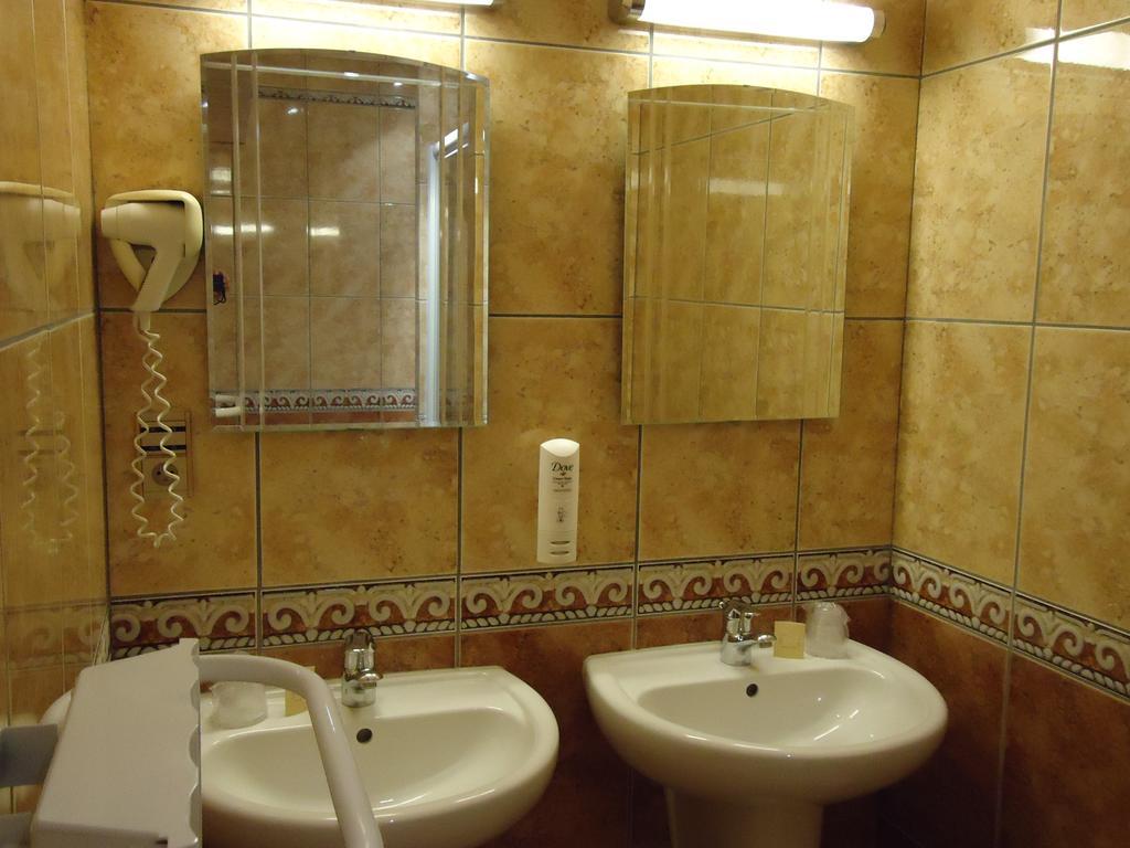 Hotel Le Pole Europeen Aubange Room photo